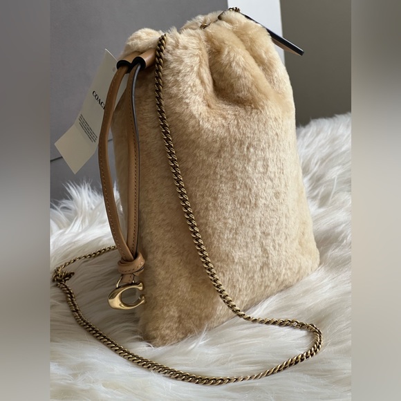 CE759 - Coach Drawstring Pouch in Shearling - Picture 2 of 12